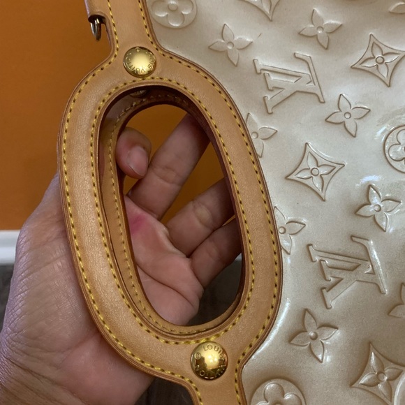 Roxbury - Picture 6 of 16